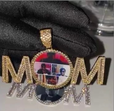 “MOM” pendant